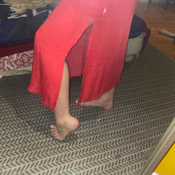 A long pink dress cut on the side - Picture 3 of 5